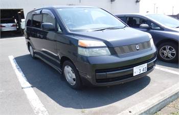 2003 Toyota Voxy