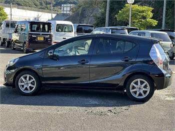 2013 Toyota Aqua Hybrid 