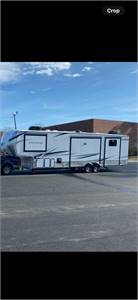 2022 Keystone Avalanche 378BH 1.5 bath, bunkhouse!