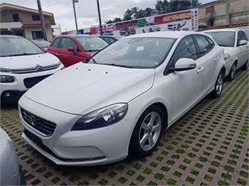 2016 VOLVO V40 AUTOMATIC DIESEL