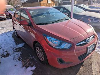 2013 Hyundai Accent GS 4dr Hatchback