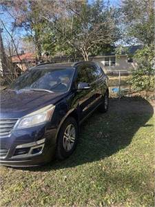 Chevrolet Traverse LT with clean title 