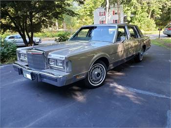 1988 Lincoln Town Car Signature Series 