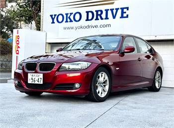 BMW 320i 2011 – Metallic Maroon