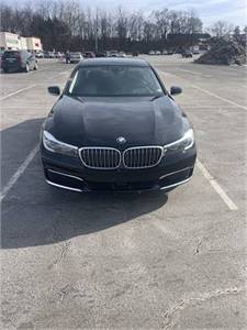 2019 BMW 740i w/ Executive Pkg. Nav & Panoramic Sunroof