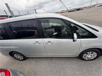 2011 Nissan Serena 8-seater