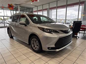 NEW 2025 Toyota Sienna XLE